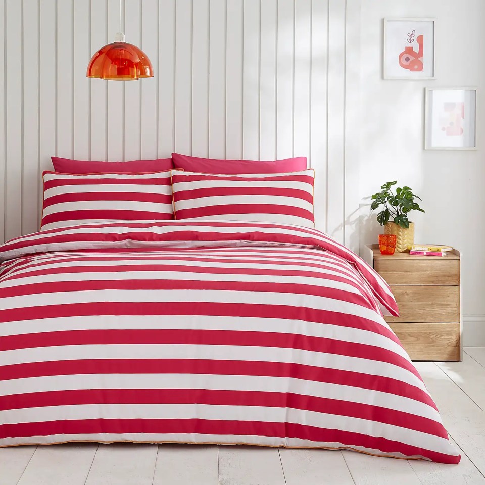 Red and white striped duvet cover and pillowcase set.