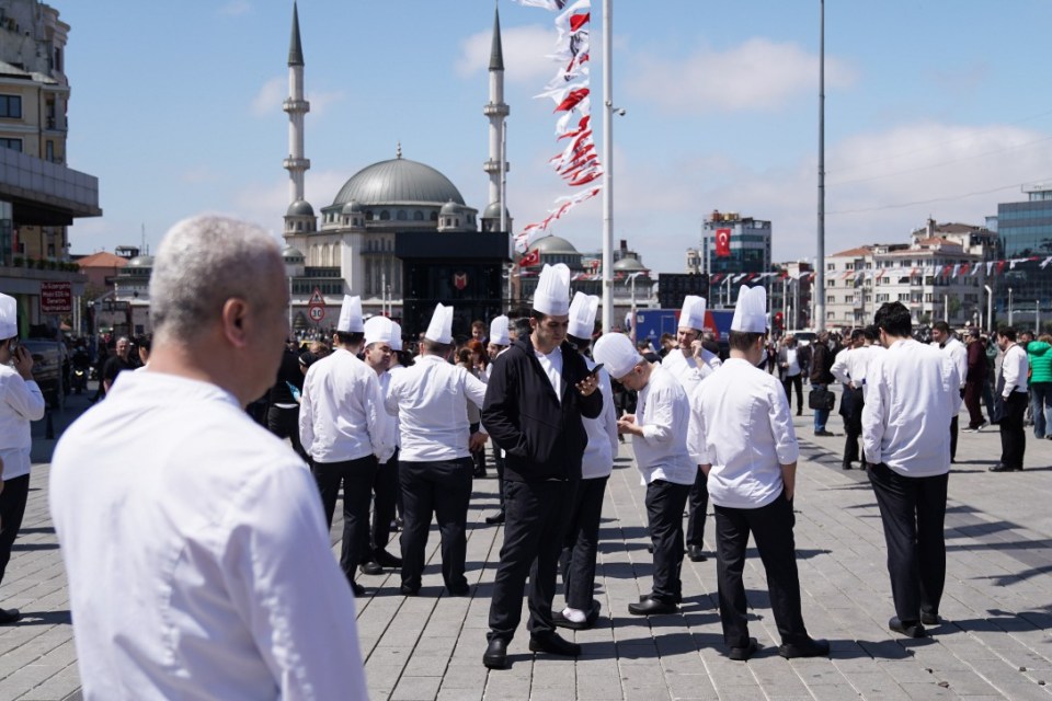 ISTANBUL, TURKIYE - APRIL 23: People leave the buildings in panic and call their loved ones after 6.2 magnitude earthquake jolts Istanbul, Turkiye on April 23, 2025. 6.2 magnitude earthquake jolts Turkiye, epicenter being Istanbul's Silivri district. (Photo by Hakan Akgun/Anadolu via Getty Images)