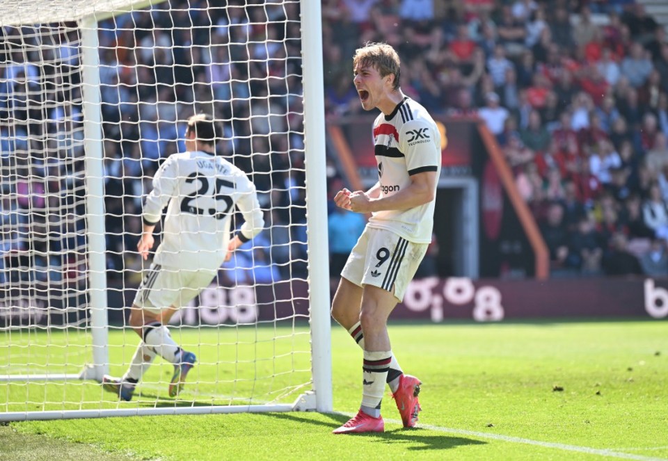 BOURNEMOUTH, ENGLAND - APRIL 27: Rasmus Hojlund of Manchester United celebrates scoring his team's first goal during the Premier League match between AFC Bournemouth and Manchester United FC at Vitality Stadium on April 27, 2025 in Bournemouth, England. (Photo by Dan Mullan/Getty Images)
