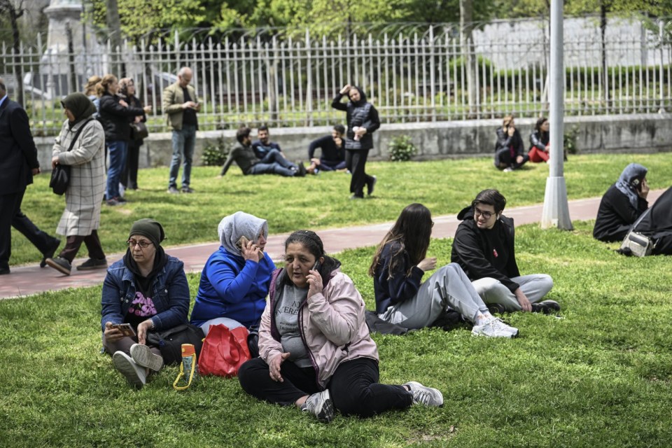 ISTANBUL, TURKIYE - APRIL 23: People evacuate buildings in panic and contact their loved ones after a 6.2 magnitude earthquake strikes Istanbul, Turkiye with the epicenter in Silivri district, on April 23, 2025. (Photo by Murat Sengul /Anadolu via Getty Images)