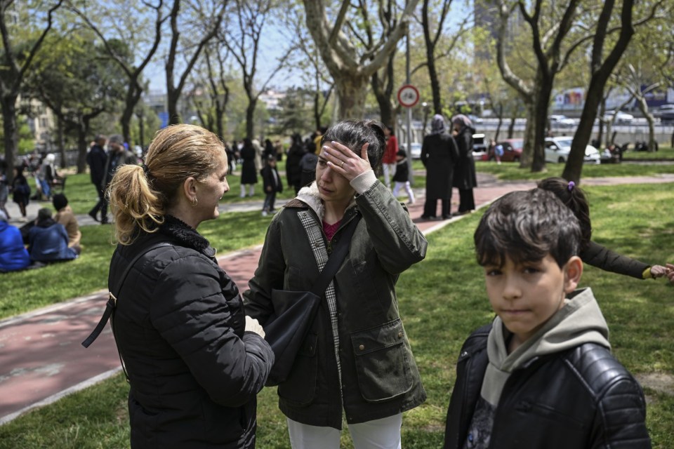 ISTANBUL, TURKIYE - APRIL 23: People evacuate buildings in panic and contact their loved ones after a 6.2 magnitude earthquake strikes Istanbul, Turkiye with the epicenter in Silivri district, on April 23, 2025. (Photo by Murat Sengul /Anadolu via Getty Images)