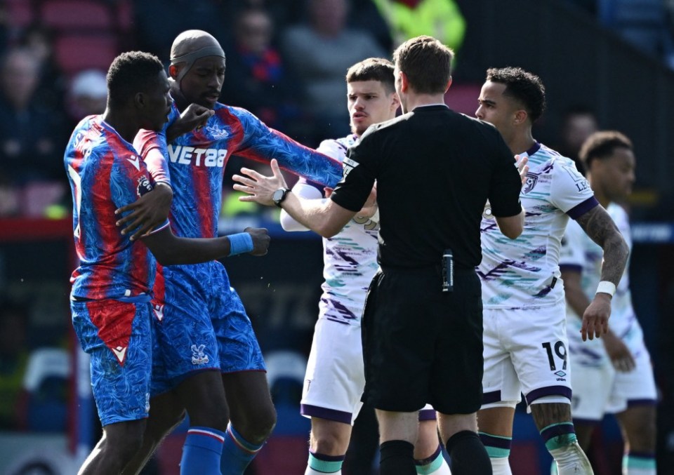 Soccer Football - Premier League - Crystal Palace v AFC Bournemouth - Selhurst Park, London, Britain - April 19, 2025 Crystal Palace's Ismaila Sarr and Crystal Palace's Jean-Philippe Mateta clash with AFC Bournemouth's Milos Kerkez and AFC Bournemouth's Justin Kluivert as referee Samuel Barrott intervenes REUTERS/Dylan Martinez EDITORIAL USE ONLY. NO USE WITH UNAUTHORIZED AUDIO, VIDEO, DATA, FIXTURE LISTS, CLUB/LEAGUE LOGOS OR 'LIVE' SERVICES. ONLINE IN-MATCH USE LIMITED TO 120 IMAGES, NO VIDEO EMULATION. NO USE IN BETTING, GAMES OR SINGLE CLUB/LEAGUE/PLAYER PUBLICATIONS. PLEASE CONTACT YOUR ACCOUNT REPRESENTATIVE FOR FURTHER DETAILS..
