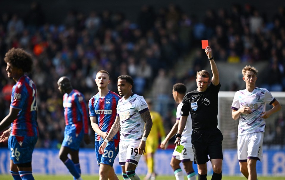 Soccer Football - Premier League - Crystal Palace v AFC Bournemouth - Selhurst Park, London, Britain - April 19, 2025 Crystal Palace's Chris Richards is shown a red card by referee Samuel Barrott REUTERS/Dylan Martinez EDITORIAL USE ONLY. NO USE WITH UNAUTHORIZED AUDIO, VIDEO, DATA, FIXTURE LISTS, CLUB/LEAGUE LOGOS OR 'LIVE' SERVICES. ONLINE IN-MATCH USE LIMITED TO 120 IMAGES, NO VIDEO EMULATION. NO USE IN BETTING, GAMES OR SINGLE CLUB/LEAGUE/PLAYER PUBLICATIONS. PLEASE CONTACT YOUR ACCOUNT REPRESENTATIVE FOR FURTHER DETAILS..