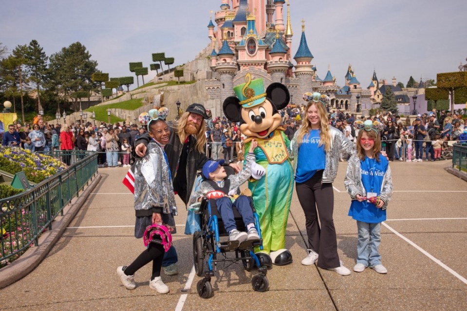 Sam Ryder and Mickey Mouse pictured at the launch of the Disney Music Festival at Disneyland Paris on 26th April 2025 with (left to right) Habiba Konate Naim (13, Greater London), Jax Morris (9, North Ayrshire, Scotland), Eve Wilson (16, South Coast of England) and Molly Townsend-Blazier (9, Kent). Ahead of World Wish Day® on 29th April, the four inspiring young people, supported by Make-A-Wish, joined the celebrated British singer to perform Viva La Musique, the Disney Music Festival anthem, in front of Sleeping Beauty Castle. The Disney Music Festival runs until 7th September 2025.