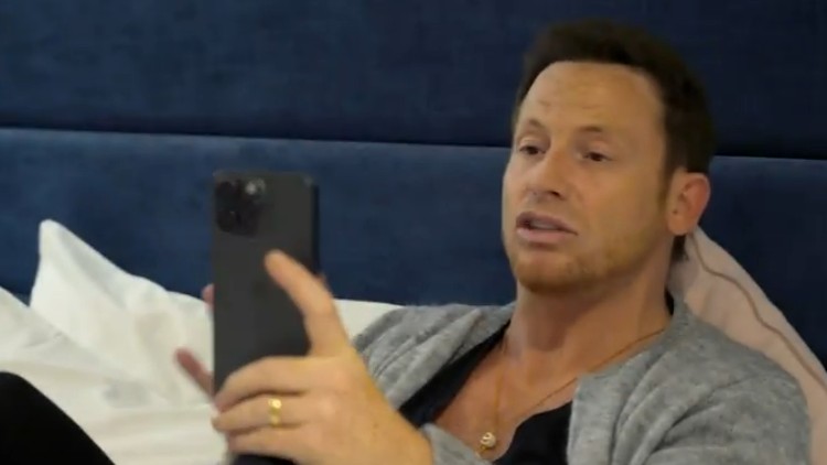 Man holding a smartphone and talking.