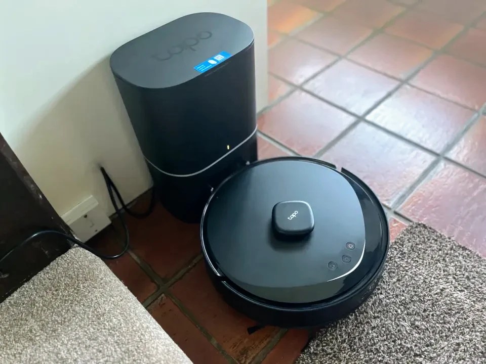 Tapo RV30 Max Plus robot vacuum and charging dock.