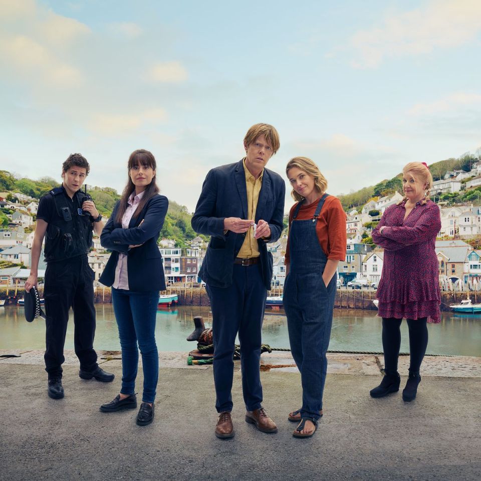 Promotional image of the cast of Beyond Paradise.