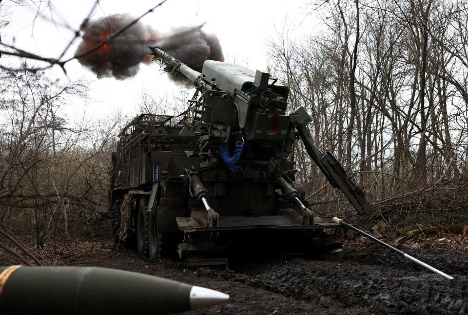 Bohdana self-propelled howitzer firing.