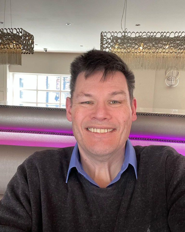 Mark Labbett looking slimmer.