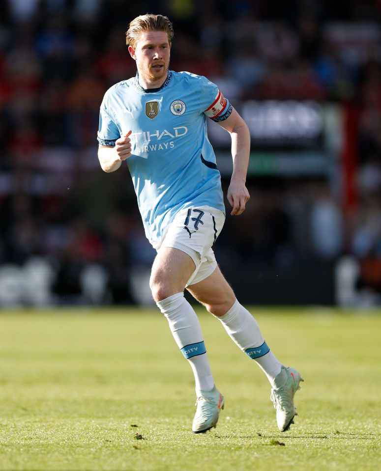 Kevin De Bruyne of Manchester City running on the field.
