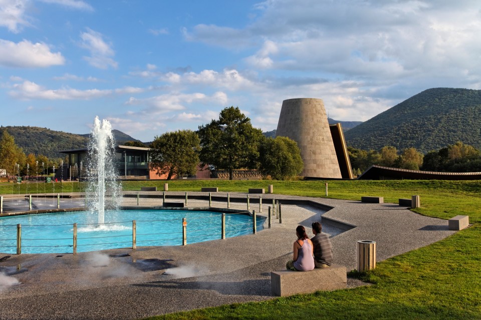 Couple sitting by a fountain in Vulcania leisure park.