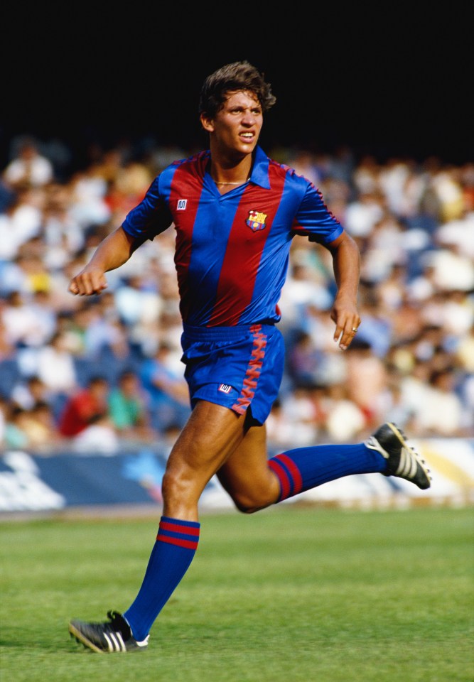 Gary Lineker playing soccer for FC Barcelona.