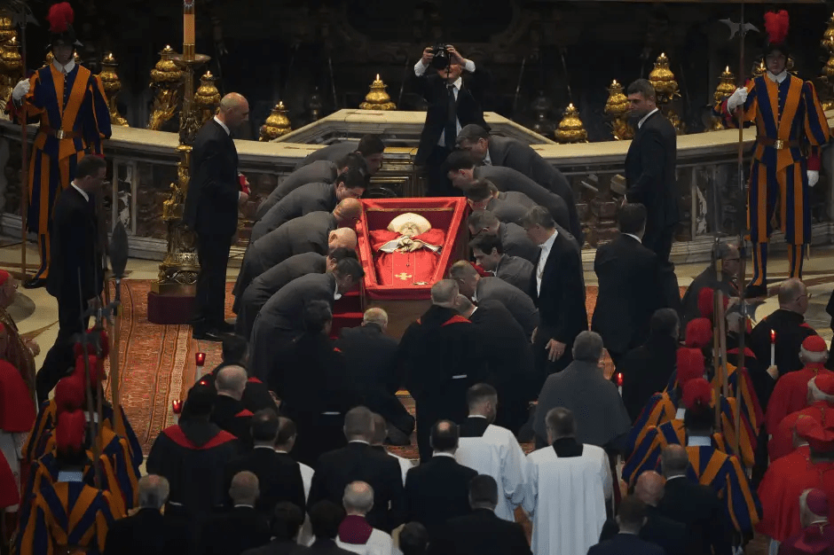 Pallbearers carrying a Pope's casket.