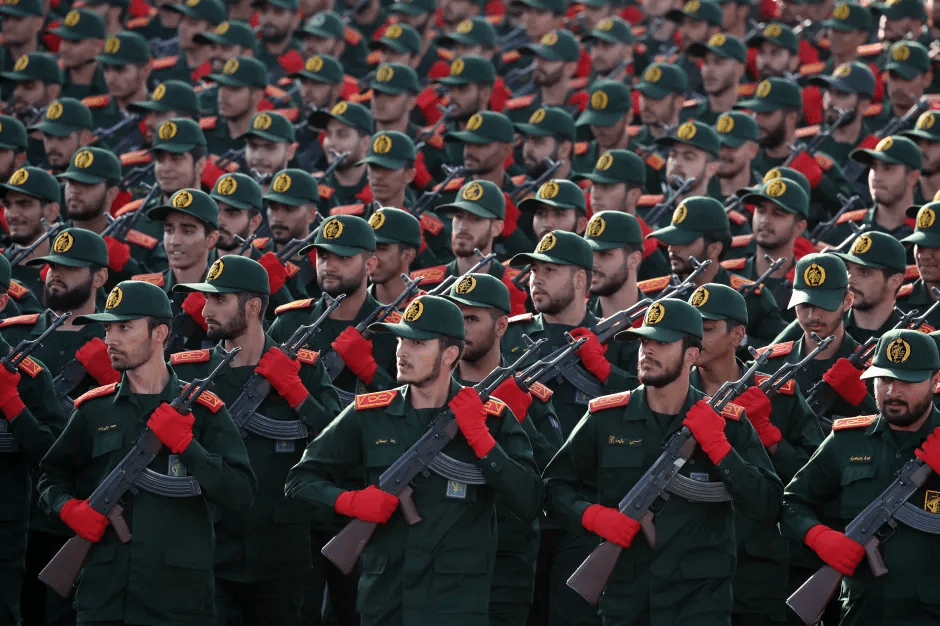 Large group of soldiers in uniform holding rifles.