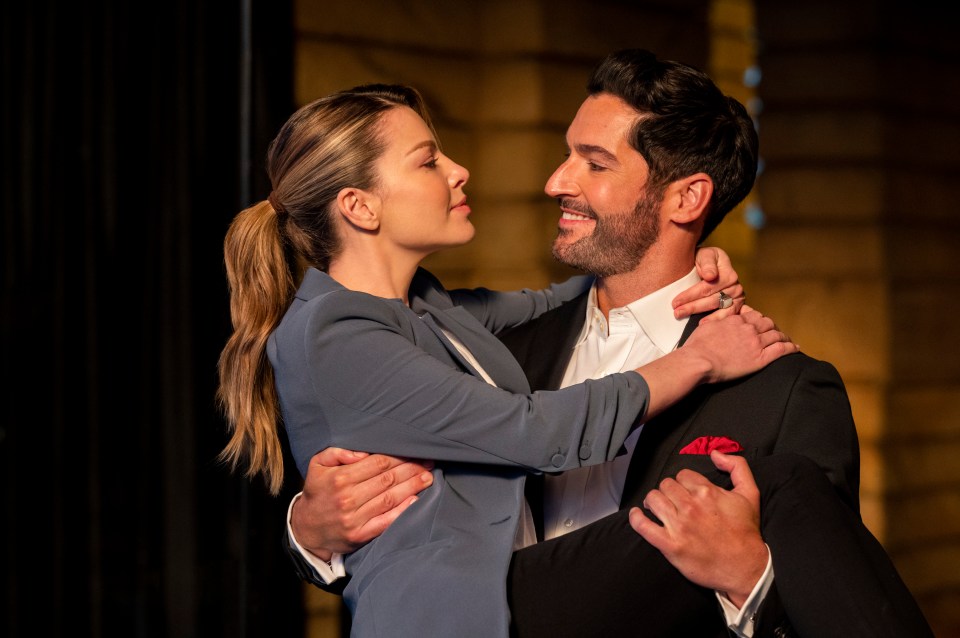 Lauren German as Chloe Decker and Tom Ellis as Lucifer Morningstar in a scene from Lucifer.