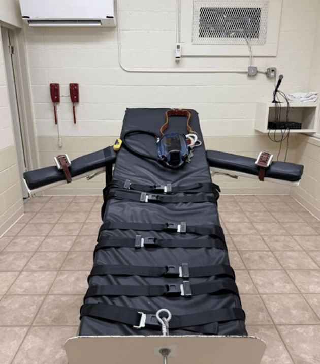 Execution chamber with restraint table.