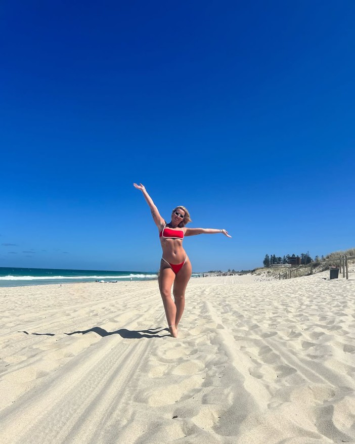 MAFS star Polly shows off incredible four stone weight loss as she strips off to a bikini in Australia, TAKEN WITHOUT PERMISSION, http://www.instagram.com/p/DIAgmNaz9lQ/?hl=es&img_index=14