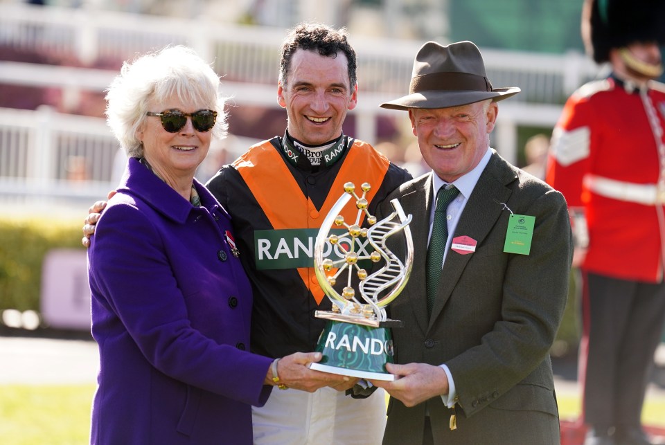Patrick, Willie, and Jackie Mullins holding the Randox Grand National trophy.