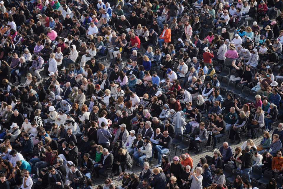 Large crowd gathered in St. Peter's Square.