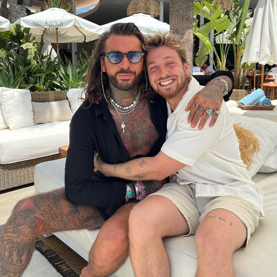 Pete Wicks and Sam Thompson hugging.