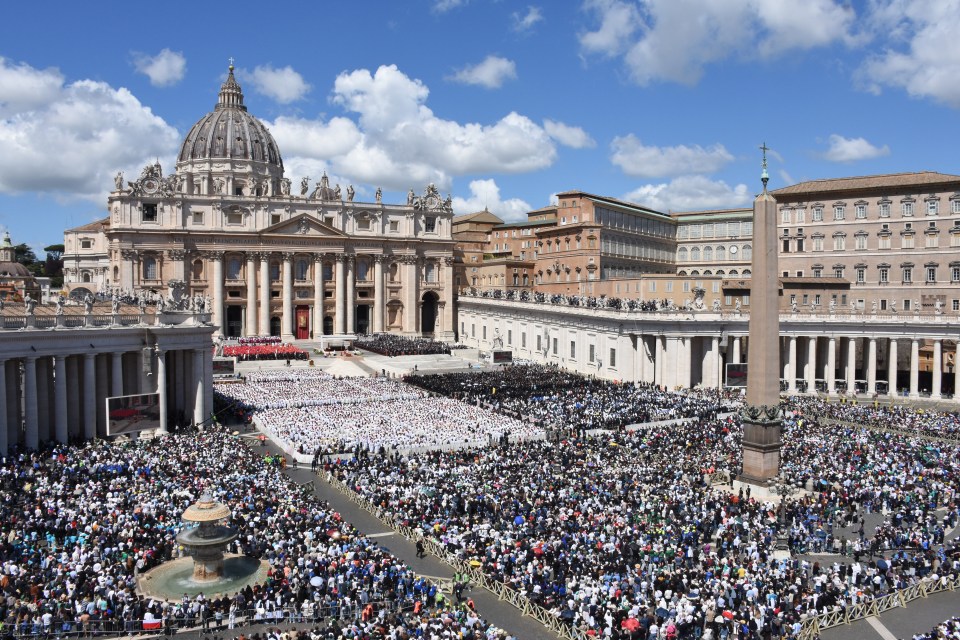 Large crowd at Pope Francis' funeral in St. Peter's Square.