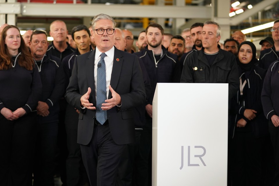 Keir Starmer speaking to car factory employees.