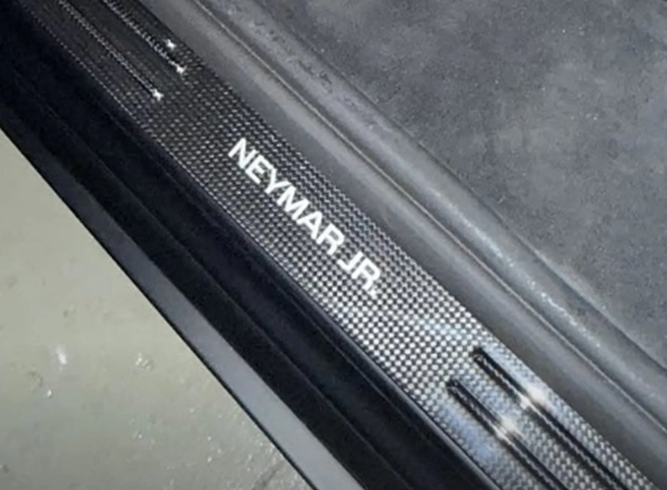 Close-up of a car's floor mat and door sill, showing "Purosangue" and "Neymar Jr." branding.