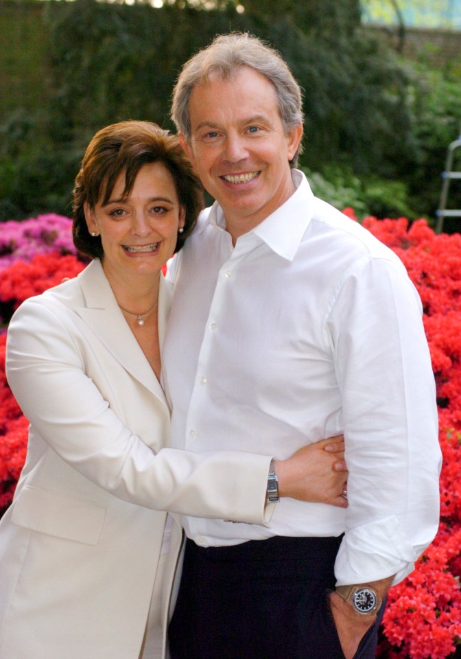 PRIME MINISTER TONY BLAIR AND WIFE CHERIE IN THE GARDEN AT DOWNING ST PIC ARTHUR EDWARDS