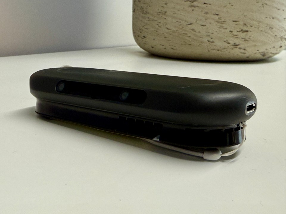 Black Meta Orion 8 device.