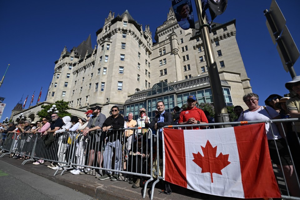 Crowd awaiting King Charles and Queen Camilla in Ottawa, Canada.