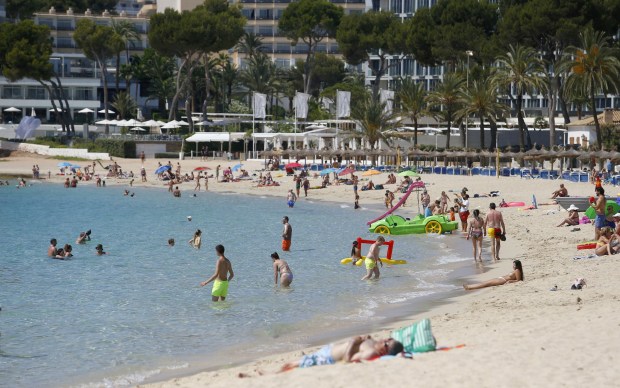 FILE PHOTO: People enjoy themselves at Magaluf beach in Mallorca as British tourists are expected to resume travels to the area starting from June 30th, Spain, June 29, 2021. REUTERS/Enrique Calvo/File Photo