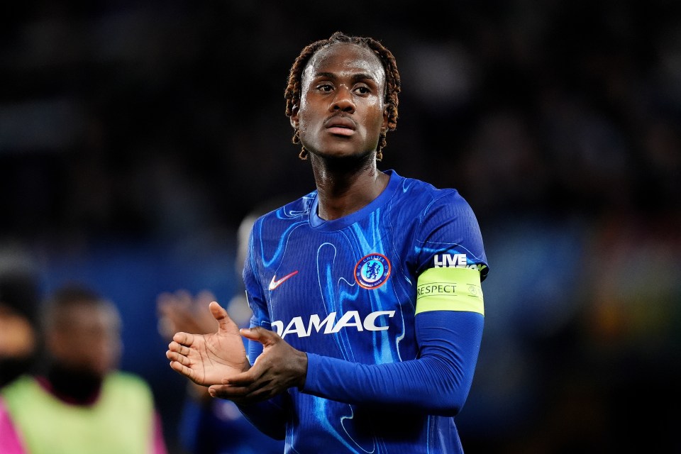 Trevoh Chalobah of Chelsea clapping.