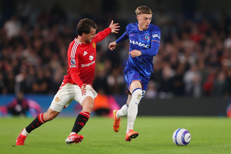 Cole Palmer of Chelsea battling for possession with Mason Mount of Manchester United.
