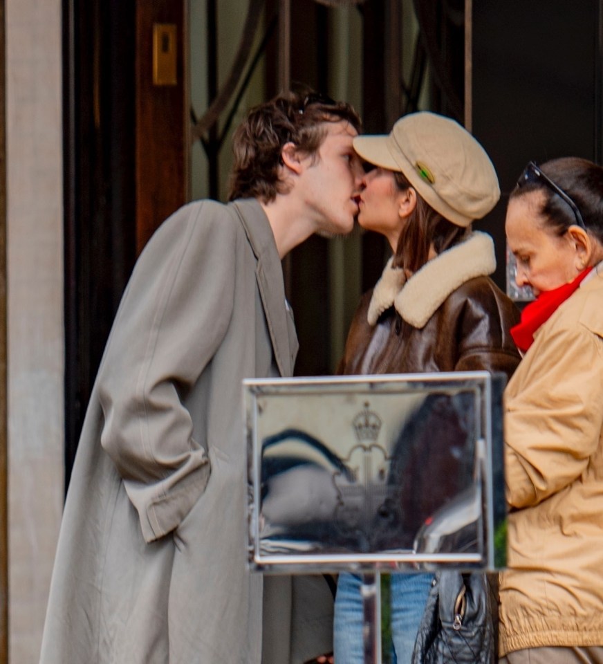 Cruz Beckham kissing his girlfriend in London, with his mother nearby.