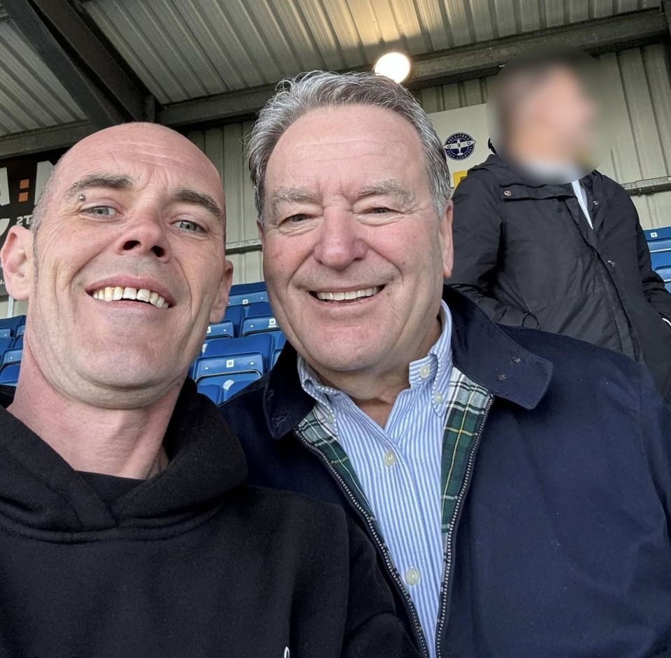 Photo of Jamie Obrien and Jeff Stelling.