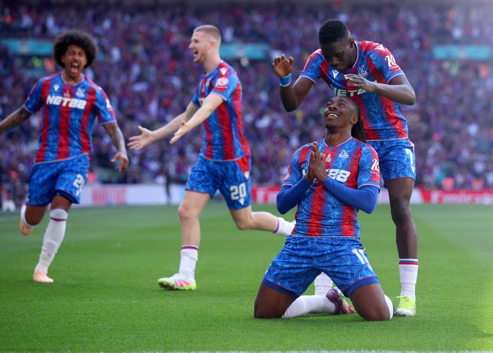 Crystal Palace players celebrating a goal.