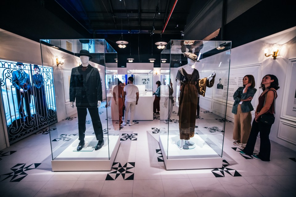Titanic exhibition artifacts in glass cases.