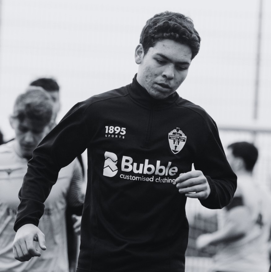Black and white photo of Vini Desouza, a Warrington Town FC player.