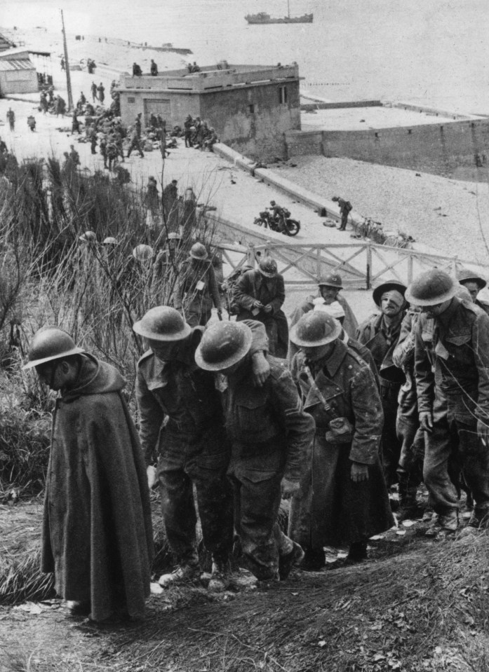 French and British prisoners of war at Dunkirk during World War II.