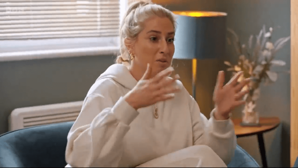 Stacey Solomon in a therapy session.