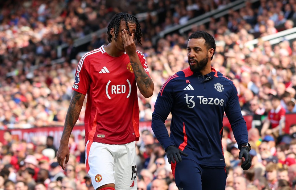Leny Yoro of Manchester United being substituted during a match.