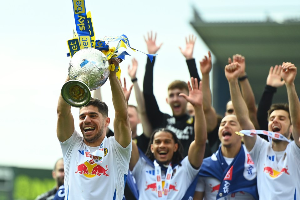 Manor Solomon of Leeds United celebrating with the Sky Bet Championship trophy.