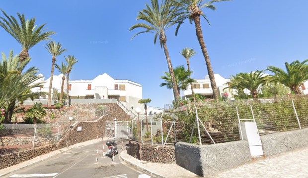Exterior view of the Caledonia Park complex in San Eugenio Alto, Tenerife.