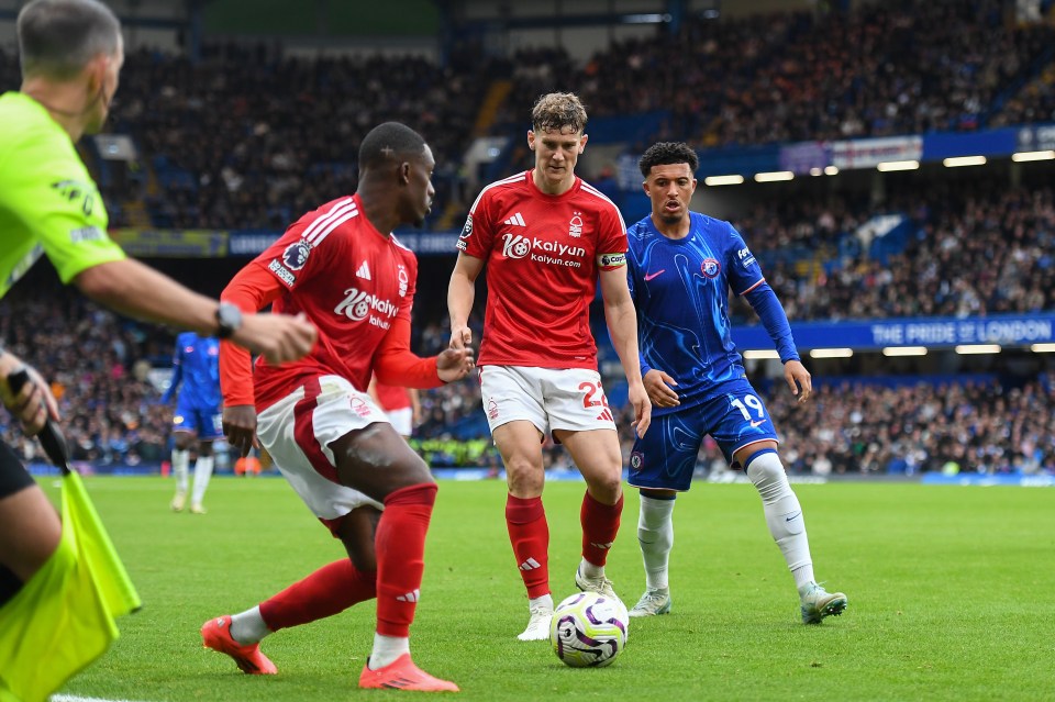 Soccer players from Nottingham Forest and Chelsea competing for the ball during a match.