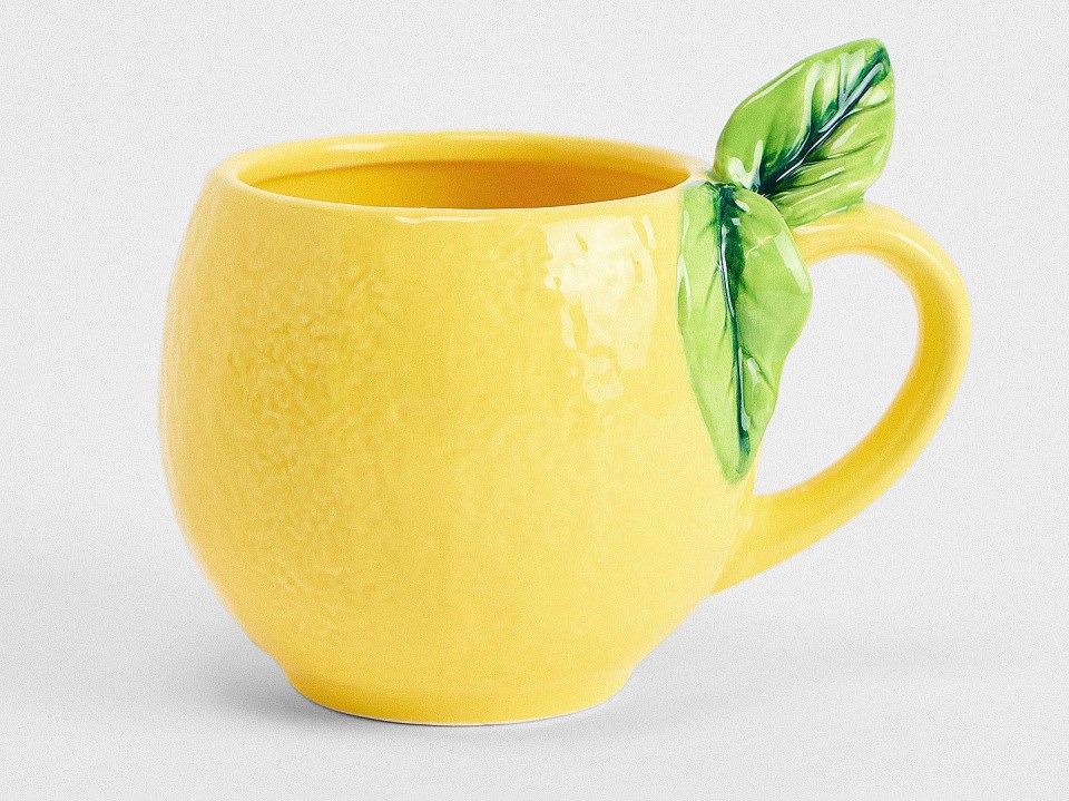 Lemon-shaped mug with green leaf detail.