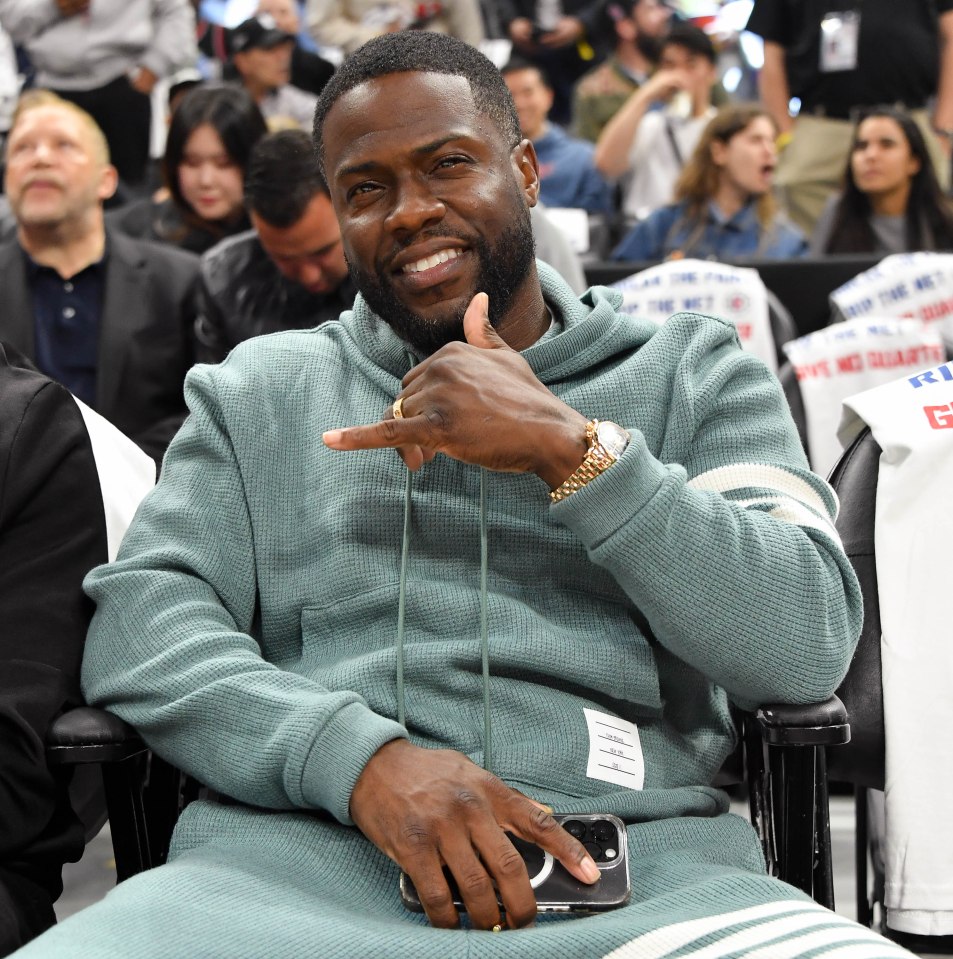 Kevin Hart at a basketball game.