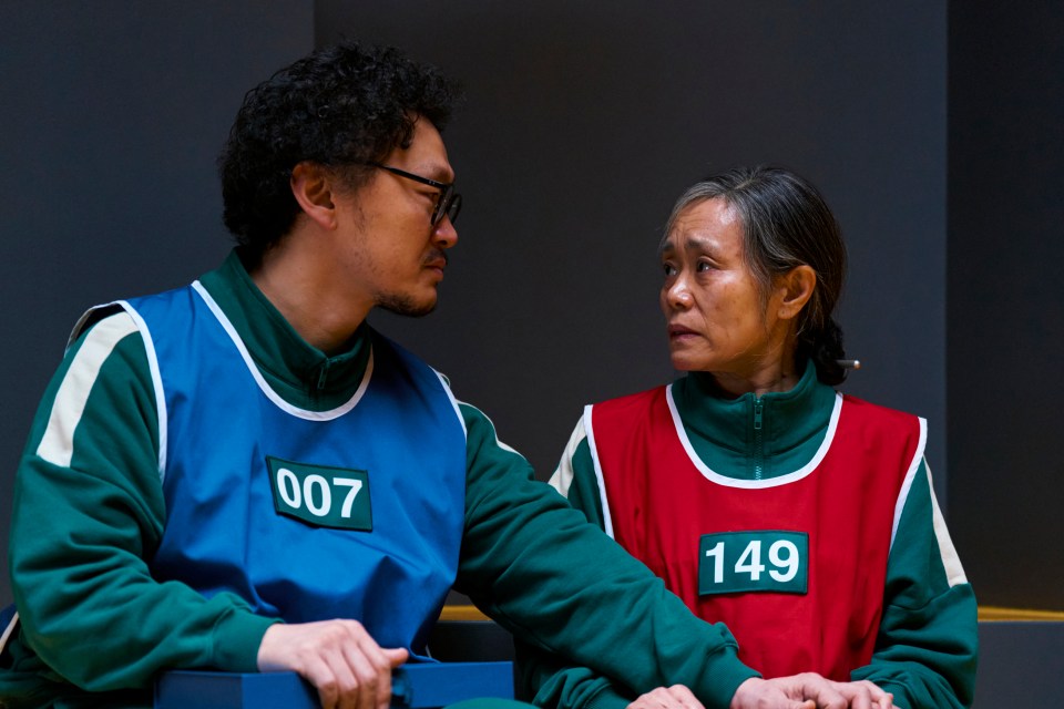 Squid Game season 3: Yong-sik (007) and Geum-ja (149).